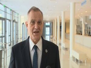 Уважаемые телезрители, прослушайте важную информацию о…