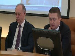 Как всегда утро понедельника началось с оперативного…