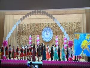 Красочные костюмы, звучные голоса, четкие  движения…