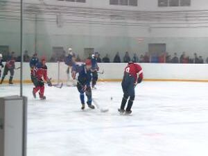 Если верить автору известной песни, то в хоккей играют…