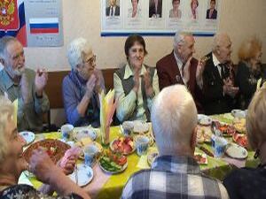 Стихи, подарки и забота. Городские депутаты поздравили…