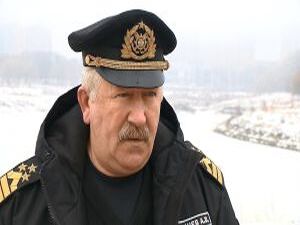 Коварен, опасен, непрочен. Хоть и серенький, но манящий…