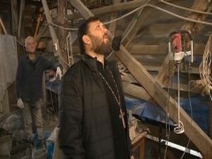 В зимний период снаружи казалось, что в храме Казанской…