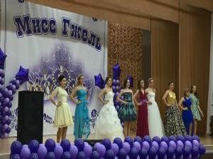 «Свет мой ,зеркальце! Скажи, да  всю правду доложи: я ль…