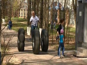 Летающая тарелка, веловездеход и  батутный комплекс…