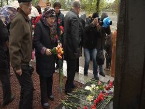 8 мая состоялся памятный митинг на городском кладбище у…