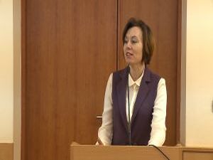 В чем же разница между комитетом  по молодежной политике…