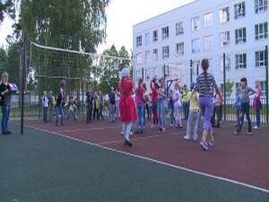 Наступили летние каникулы, но многие школьники не…