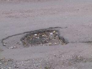 К городскому депутату Александру Веденину вновь…