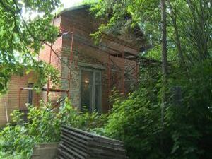 Зданию женской консультации в селе Речицы более ста лет…