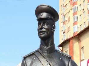 Он помогал пожарным, служил на флоте, был грозой для…