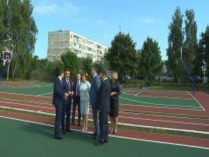 Учеников 11-ой школы поселка Дружба с Днем Знаний…