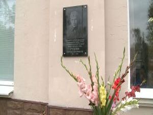 29 сентября прошла торжественная линейка у здания школы…