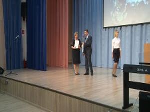 3 октября в актовом зале школы №9 поздравляли педагогов…