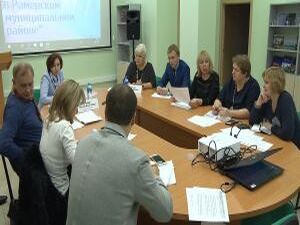 За круглым столом в туристско-информационном центре…