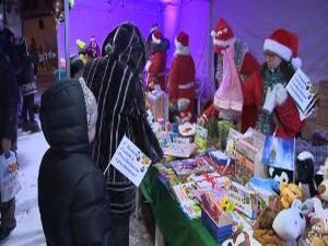 Исполни новогоднее желание и помоги детям.  На Площади…