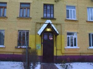 Уют в подъезде многоквартирного дома создается…