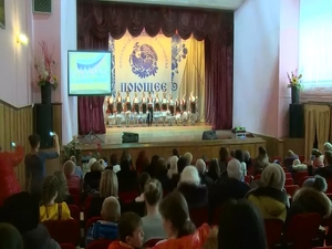 Народные коллективы, звонкие голоса и  красивые костюмы…