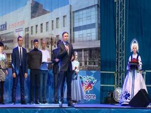 Здесь одерживают победы и терпят поражения, здесь…