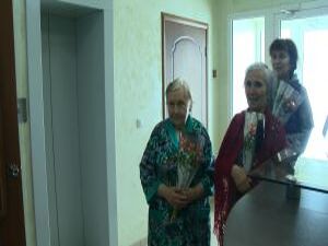 8 марта Раменские волонтеры поздравили женщин из дома №5…