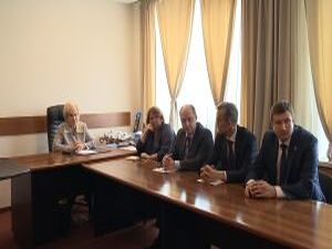 По поручению Губернатора области с дольщиками, которые…