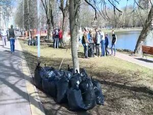 Сегодня молодежь, студенты и школьники вышли на берега…