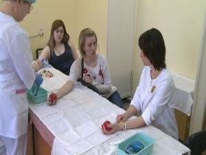 Процедура переливания крови ежегодно спасает миллионы…