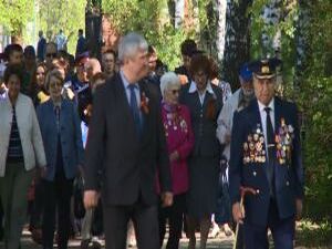 Митинг памяти прошел 8 мая на городском кладбище. У…