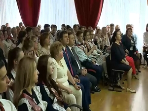 Последний звонок прозвенел сегодня для выпускников…