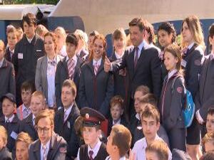 Дети работают и на платформе и на всем пути следования…