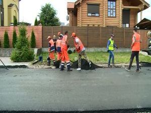 Дорога в микрорайоне Гостица была в плачевном состоянии…