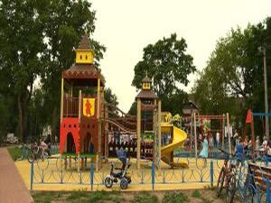 Ярко и празднично прошло открытие детской площадки в…