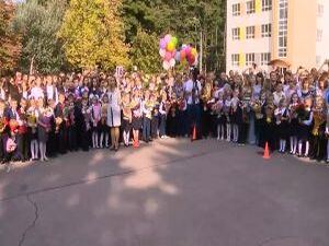 Сегодня во всех школах страны вновь стало шумно…