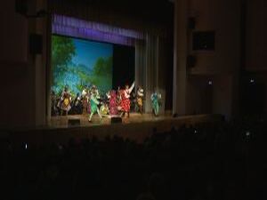 В ДК «Воровский» прошел спектакль «Муха-цокотуха…