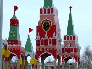 Закатать все в плитку, поставить лавочки и установить…