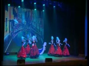 Ходулисты, мимы, вокалисты, танцоры. Артисты всех жанров…