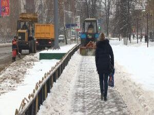 Из-за прошедшего обильного снегопада дорожные службы…