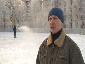 С наступлением мороза к заливке льда приступили на…