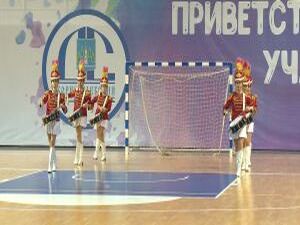 Накануне, в воскресный день, во дворце спорта…