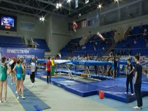 Теперь к новостям спорта. В нашем городе проходят…