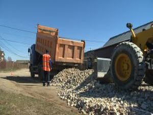 Ремонт ям на дорогах в самом разгаре. Сотрудники ДРСУ…