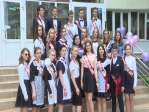 Последний звонок прозвенел сегодня для выпускников…