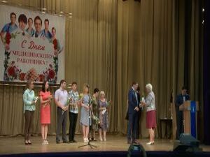 Каждое третье воскресенье июня в России отмечается День…