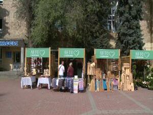 Деревянные игрушки, мобильные кофейни и цветочные…