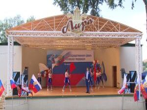 Сегодня  вся страна окрасилась в цвета триколора. Во…