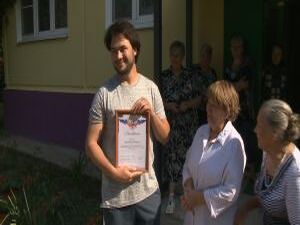 Яркие стены – настоящее украшение многоквартирного дома…