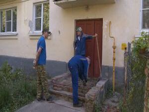 Ступеньки рушатся, крыша протекает. С такими жалобами…