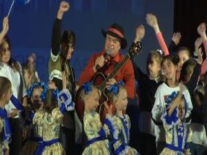 Чебурашка, крокодил Гена, почтальон Печкин, старуха…