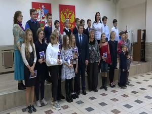 В ДК им.Воровского 25 сентября вновь вручали паспорта РФ…