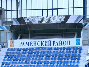 Зелёный газон — такая же обязательная часть футбольного…